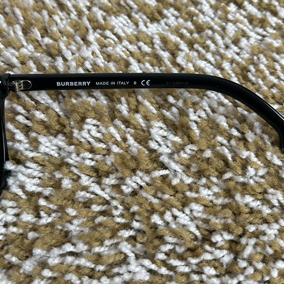 Burberry - Picture 6 of 8